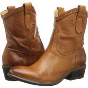 Frye Carson Shortie, 9.5